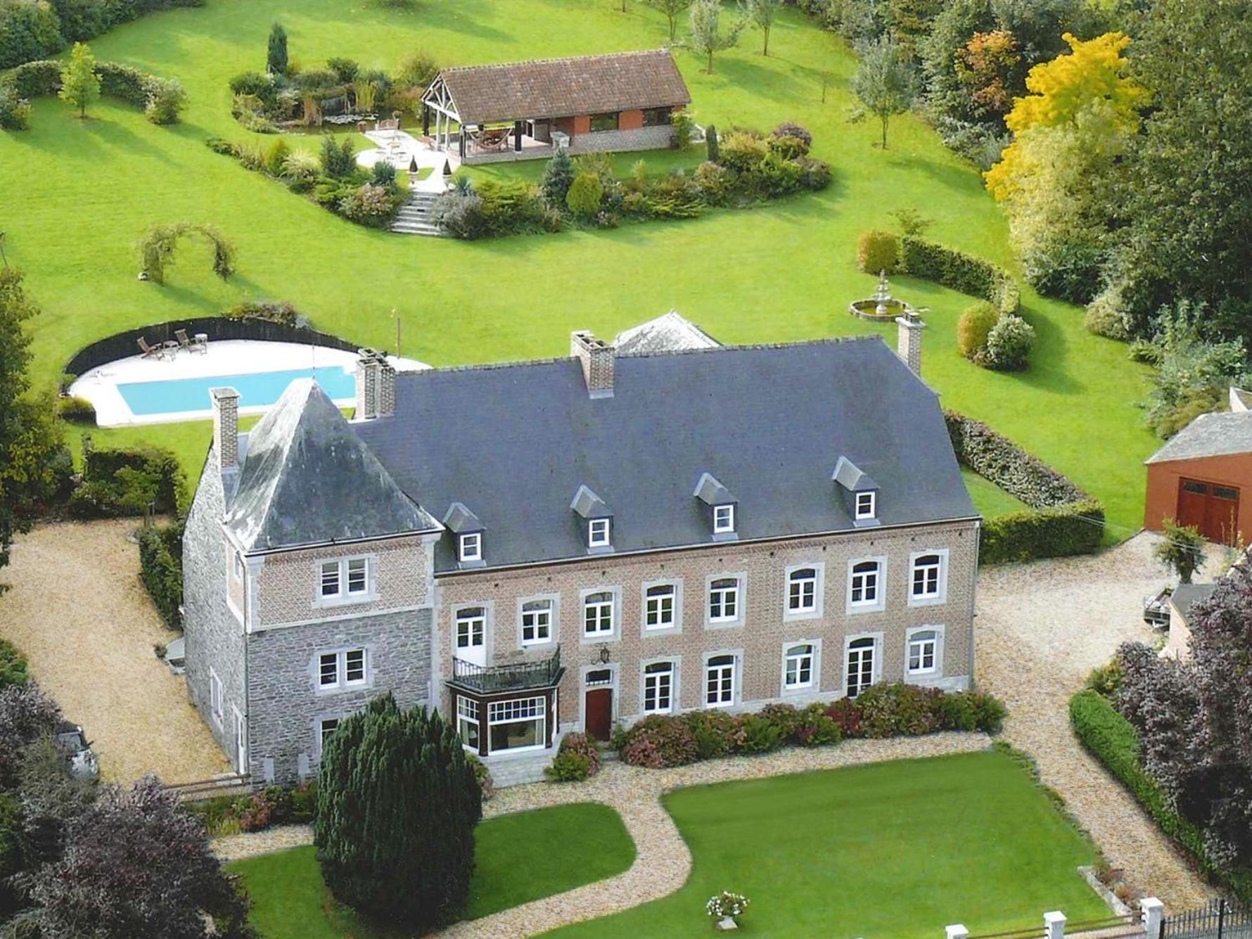 Le Richmond Hotel Godinne Bagian luar foto